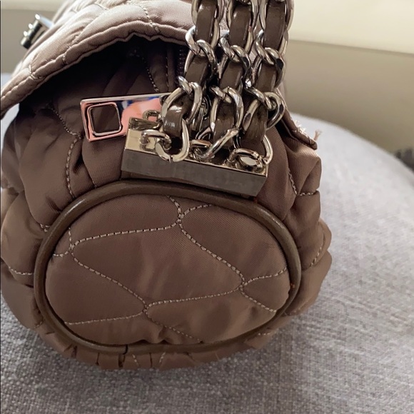 Sondra Roberts Taupe quilted purse w/ chain strap. - Picture 2 of 6